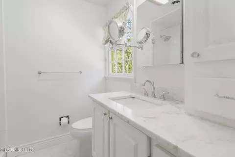 Bath - 5155 Kaywood Dr, Jackson, MS 39211 photo 2 of 4