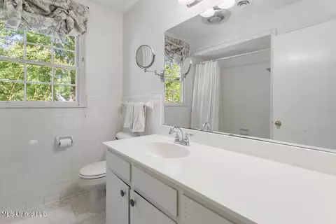Bath - 5155 Kaywood Dr, Jackson, MS 39211 photo 4 of 4