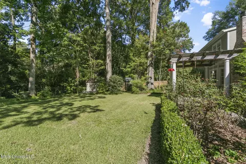 Exterior - 5155 Kaywood Dr, Jackson, MS 39211 photo 5 of 10