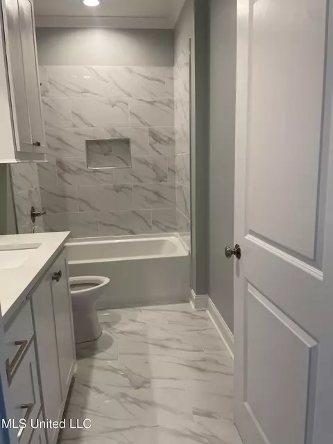 Bath - 114 Cedar Creek Dr, Flora, MS 39071 photo 1 of 4