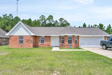 2213 Paula Cir, Ocean Springs, MS 39564