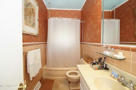 Bath - 1415 Robert Dr, Jackson, MS 39211 photo 2 of 2
