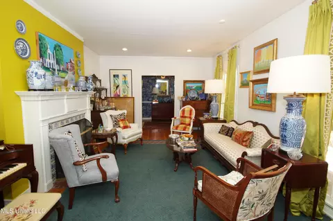 Living - 1415 Robert Dr, Jackson, MS 39211 photo 4 of 4