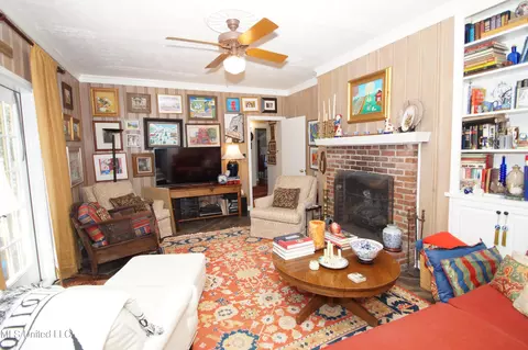 Living - 1415 Robert Dr, Jackson, MS 39211 photo 2 of 4