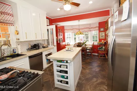 Kitchen - 1415 Robert Dr, Jackson, MS 39211 photo 2 of 2