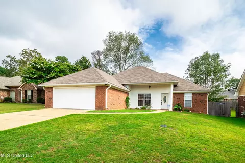 379 Kings Ridge Cir, Brandon, MS 39047