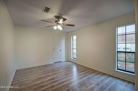 Bedroom - 215 Edinburgh Ct, Brandon, MS 39047 photo 2 of 3