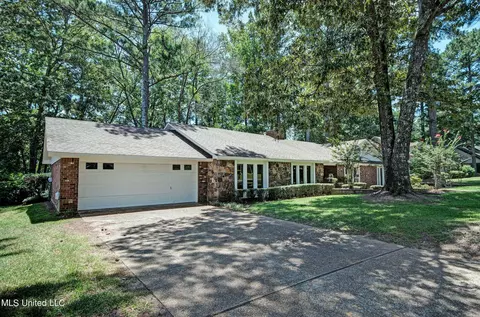Exterior - 215 Edinburgh Ct, Brandon, MS 39047 photo 3 of 14