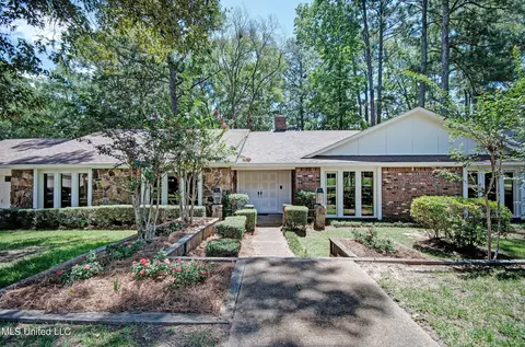 Exterior - 215 Edinburgh Ct, Brandon, MS 39047 photo 2 of 14