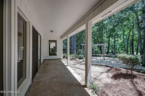 Exterior - 215 Edinburgh Ct, Brandon, MS 39047 photo 5 of 14