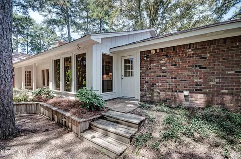 Exterior - 215 Edinburgh Ct, Brandon, MS 39047 photo 10 of 14