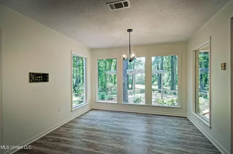 Dining - 215 Edinburgh Ct, Brandon, MS 39047 photo 2 of 2