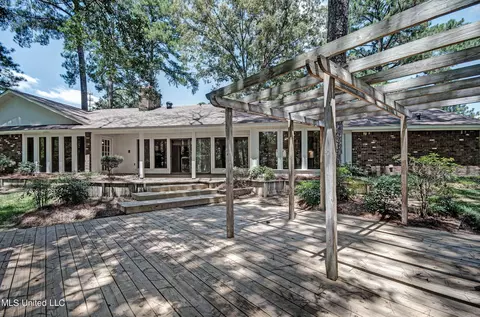 Exterior - 215 Edinburgh Ct, Brandon, MS 39047 photo 8 of 14