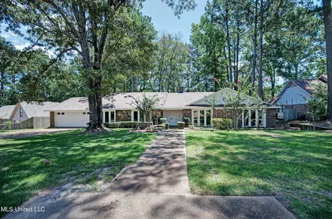 215 Edinburgh Ct, Brandon, MS 39047