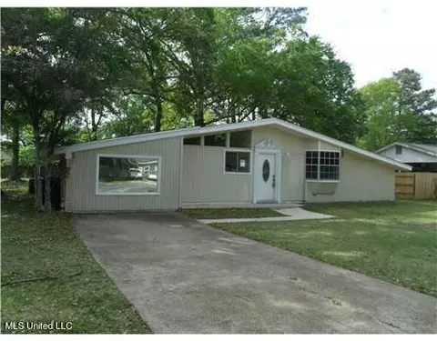 709 Halstead Rd, Ocean Springs, MS 39564