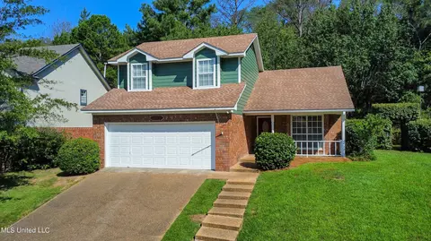 303 Huntington Hills Dr, Clinton, MS 39056