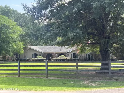 5965 Rolling Hills Dr, Olive Branch, MS 38654