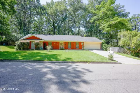 101 Shadow Wood Dr, Clinton, MS 39056
