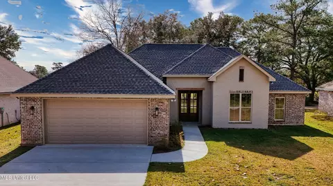 556 Fairway Dr, Picayune, MS 39466