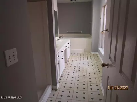Entry Way - 1222 E Flowers Rd, Terry, MS 39170 photo 3 of 4