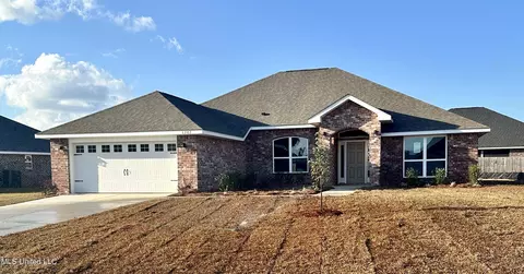 6202 Diamond Ln, Biloxi, MS 39532