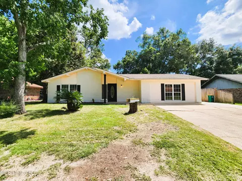 326 Dianne Dr, D'iberville, MS 39540