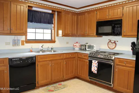 Kitchen - 128 Lake Dr, Lucedale, MS 39452 photo 2 of 2