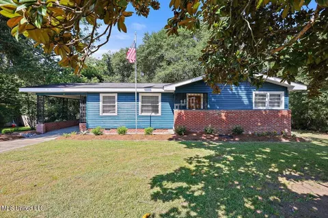 111 W Lakeview Dr, Clinton, MS 39056