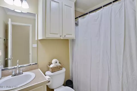 Bath - 301 Duckworth Pl, Florence, MS 39073 photo 2 of 2