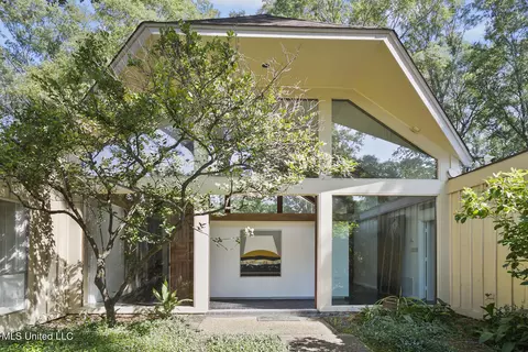 2349 Twin Lakes Cir, Jackson, MS 39211