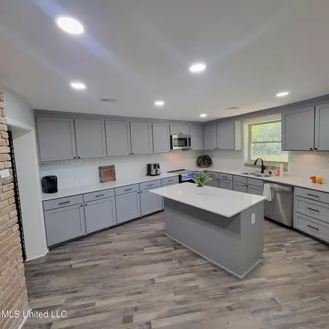 Kitchen - 1879 Flowers Rd, Terry, MS 39170 photo 1 of 6