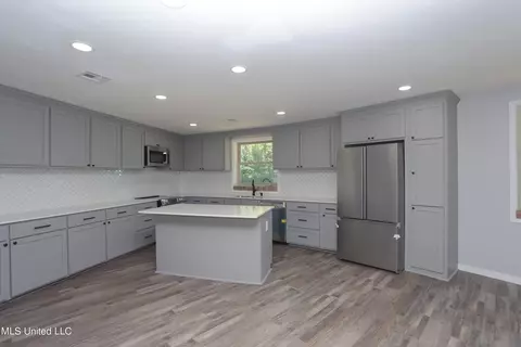 Kitchen - 1879 Flowers Rd, Terry, MS 39170 photo 5 of 6