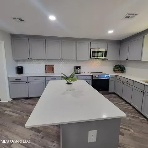 Kitchen - 1879 Flowers Rd, Terry, MS 39170 photo 4 of 6