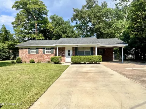 1908 Holland St, Pascagoula, MS 39581