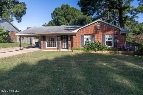 8225 W Southaven Cir, Southaven, MS 38671