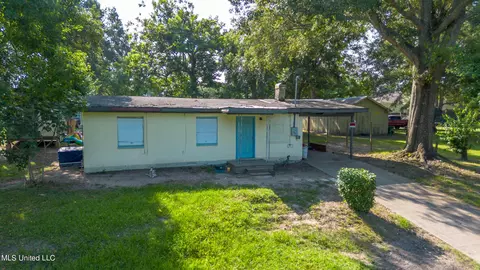 204 S 5th St, Lumberton, MS 39455