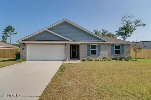 8912 Palmetto Dr, Ocean Springs, MS 39564