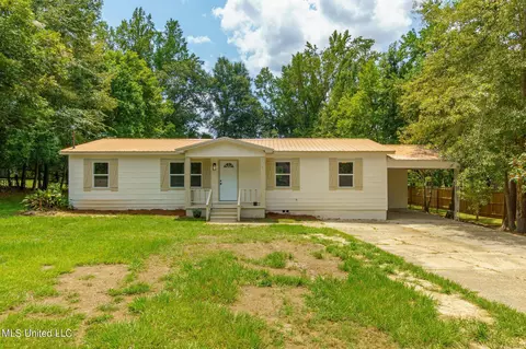 703 W Main St, Sandersville, MS 39477