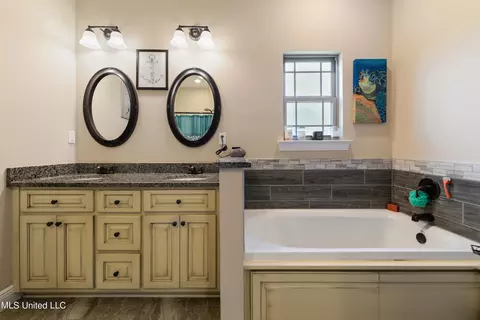 Bath - 10 Ozark Pl, Perkinston, MS 39573 photo 1 of 2
