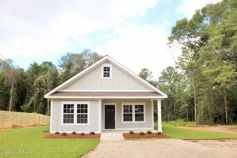 113 J W Holland Rd, Lucedale, MS 39452
