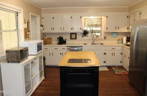 Kitchen - 9549 Stuart St, Olive Branch, MS 38654 photo 1 of 2