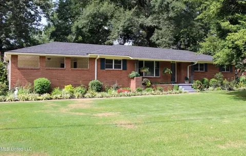 9549 Stuart St, Olive Branch, MS 38654