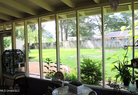 Exterior - 9549 Stuart St, Olive Branch, MS 38654 photo 4 of 12