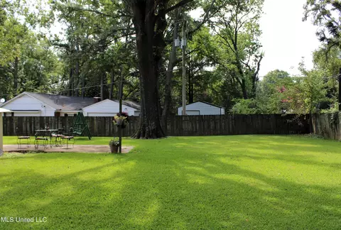 Exterior - 9549 Stuart St, Olive Branch, MS 38654 photo 8 of 12