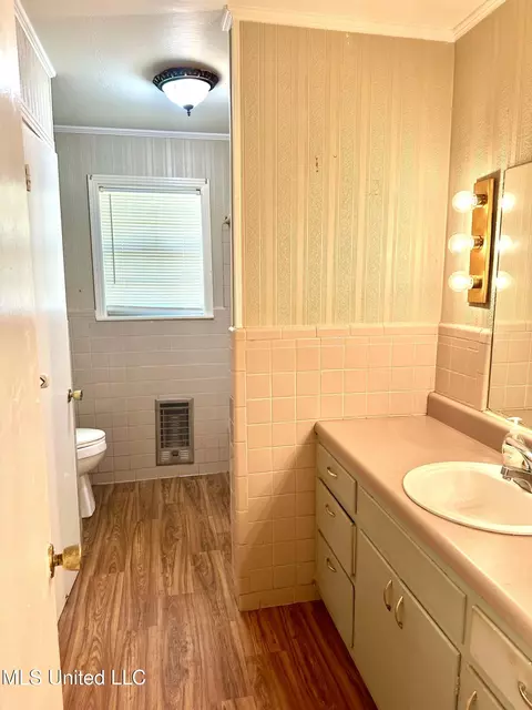 Bath - 176 Revell Rd, Grenada, MS 38901 photo 2 of 4