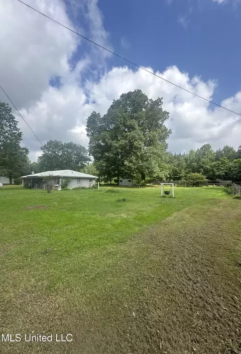 Exterior - 176 Revell Rd, Grenada, MS 38901 photo 4 of 5