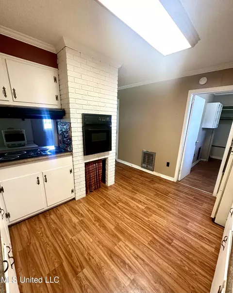 Kitchen - 176 Revell Rd, Grenada, MS 38901 photo 5 of 6
