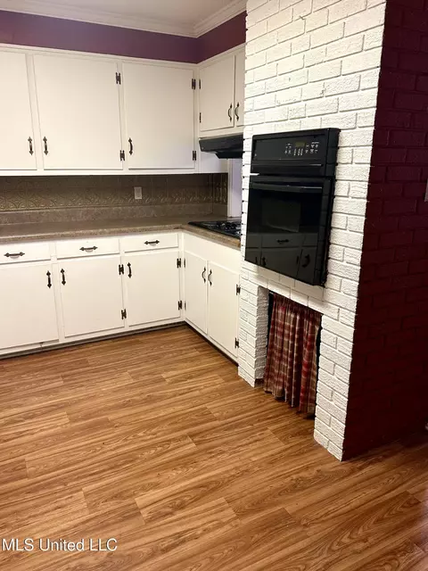 Kitchen - 176 Revell Rd, Grenada, MS 38901 photo 3 of 6