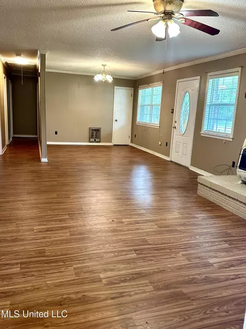 Living - 176 Revell Rd, Grenada, MS 38901 photo 1 of 2