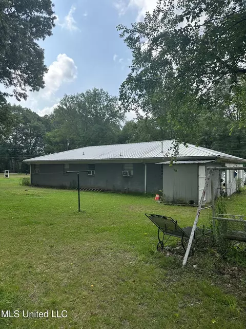 Exterior - 176 Revell Rd, Grenada, MS 38901 photo 2 of 5